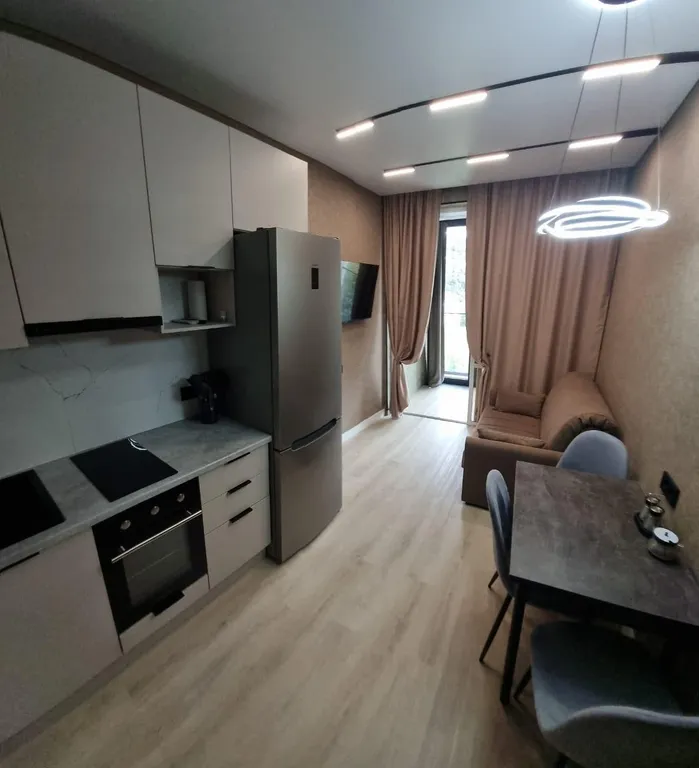 Квартира с балконом и отдельной спальней