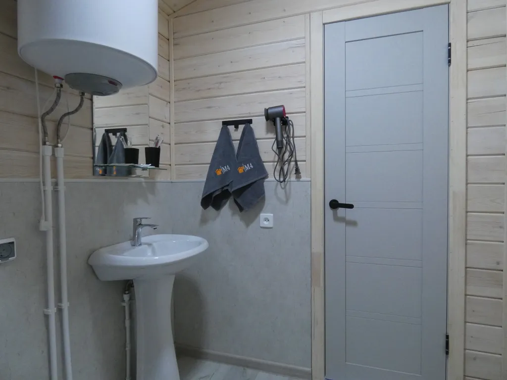 Уютный четырёхместный Домик с двуспальной кроватью