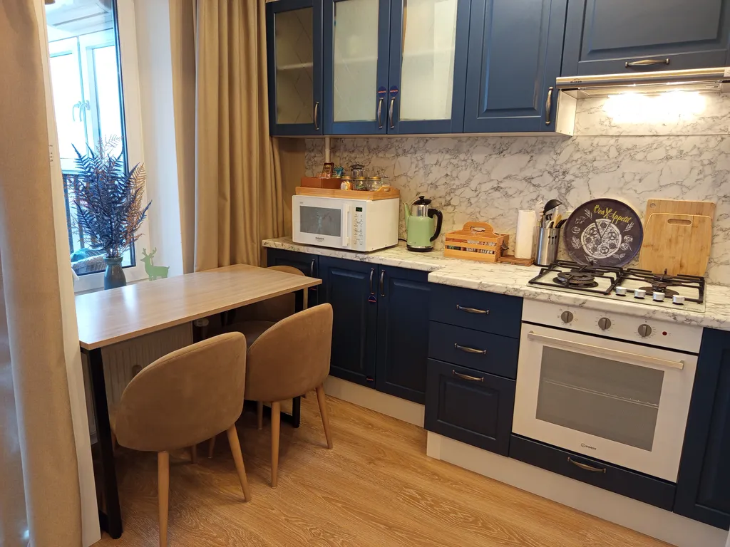 Студия с видом на город