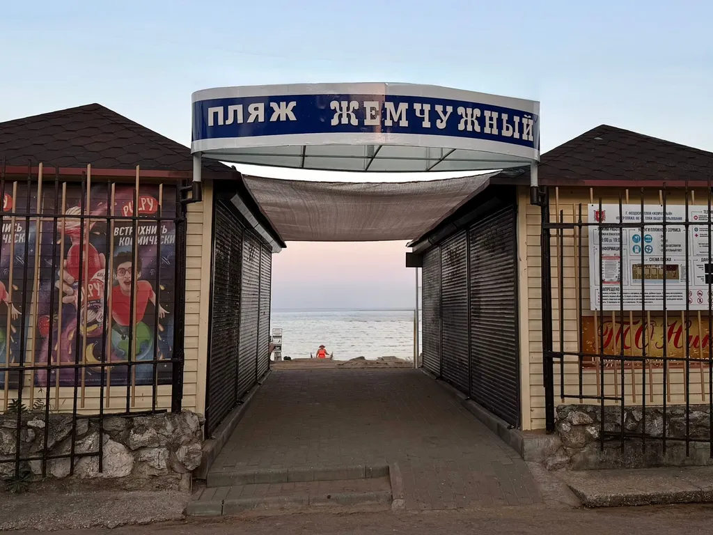 Трёхместный номер с видом на море