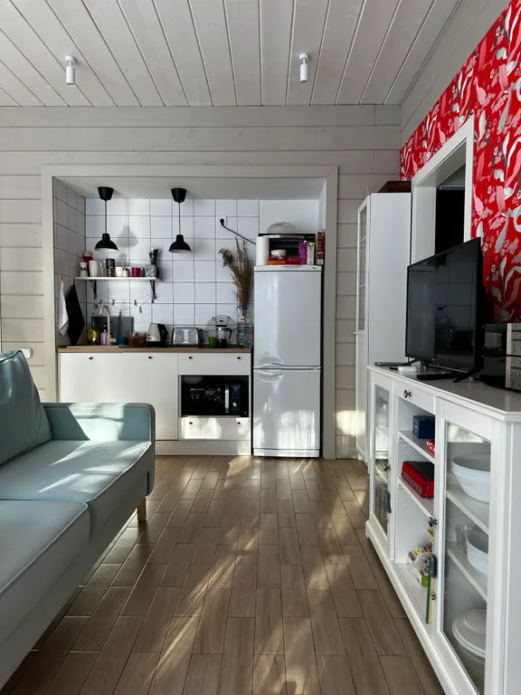 Дача с красными карпами с баней и чаном