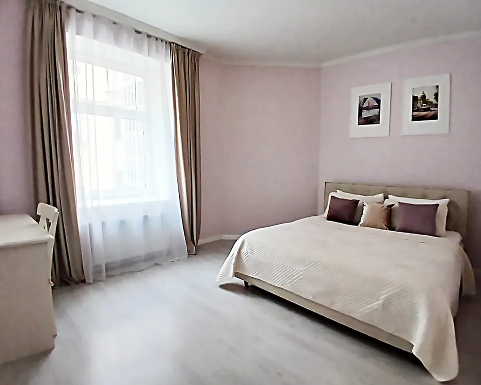 Просторная квартира рядом с Невским проспектом с парковкой