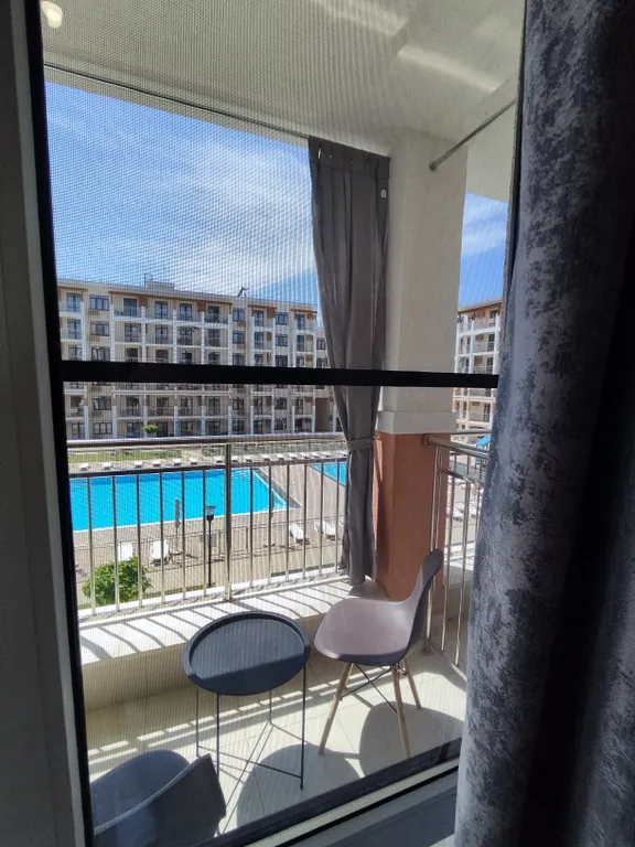 Уютная студия с видом на бассейны и горы