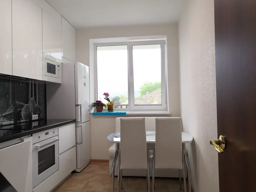 2-х комнатная квартира с балконом, видом на горы и море, парковкой