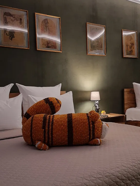 Рыжий Кот Дружный (просторная 2-ка с изолированной спальней)