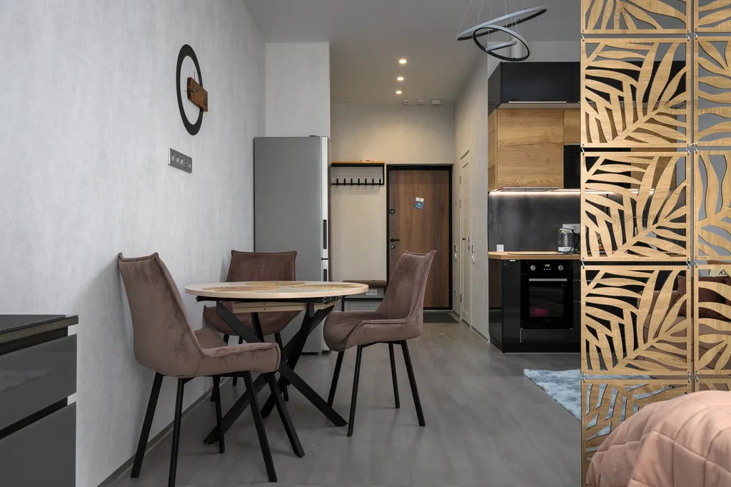 Большая современная студия у моря с видом на горы