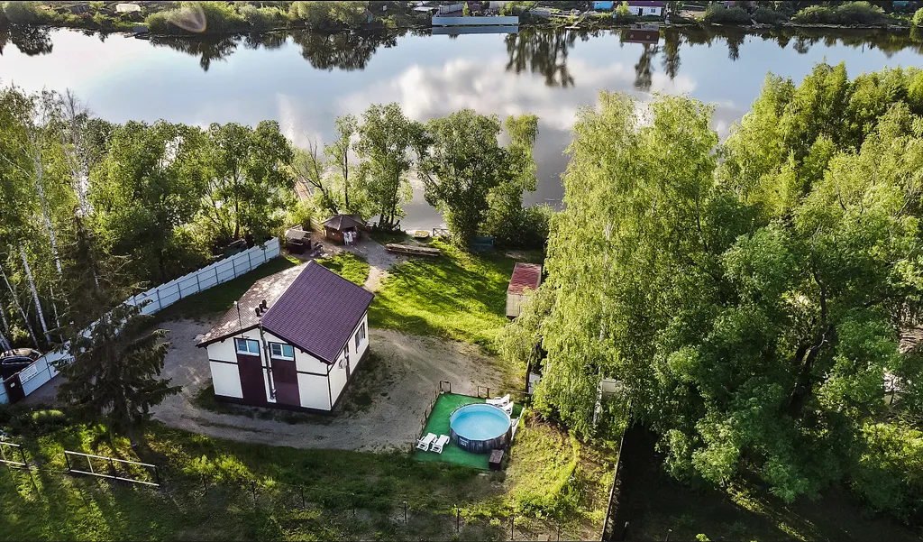 Дом у озера с сауной и банным чаном