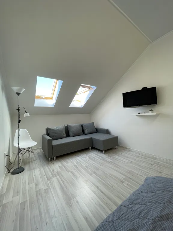 Уютная квартира с мансардными окнами