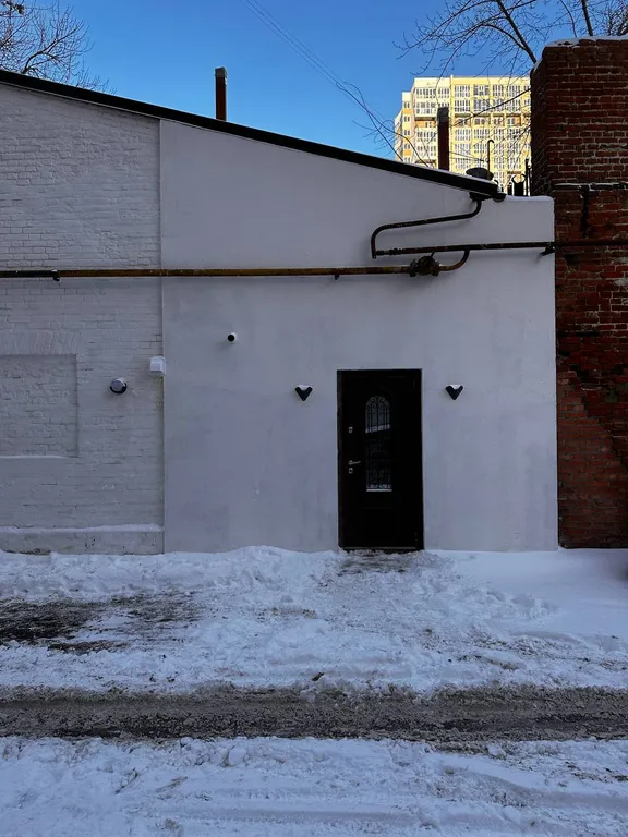 Двухуровневый номер-студия в стиле лофт с открытой ванной Нежность