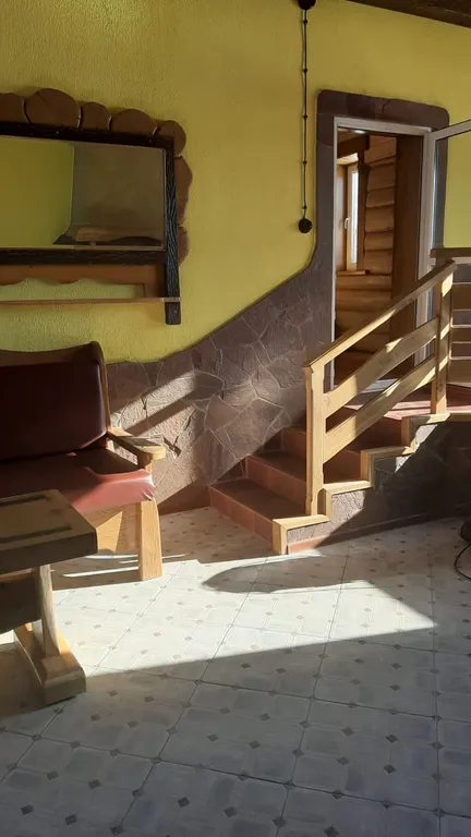 Дом у пруда