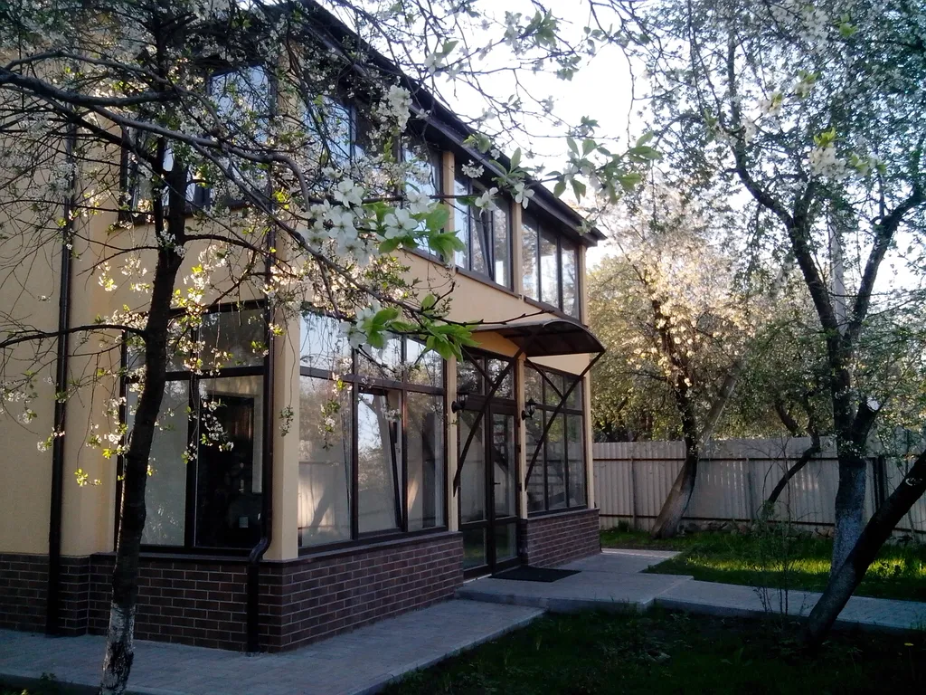 Квартира Квартира 2-х кв. в коттедже, закрытая парковка, центральная часть города — Калининград