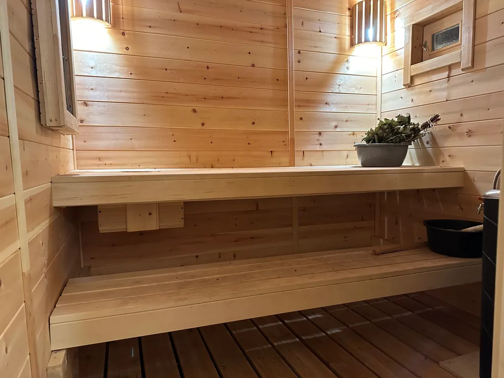 Домик у озера с баней и чаном