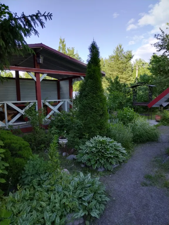 Малый коттедж на берегу озера