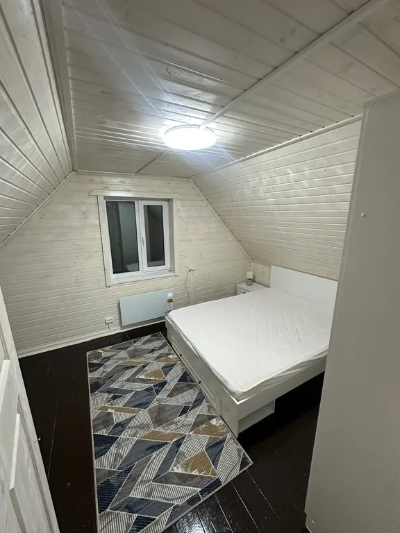 Уютный дом у леса и озера