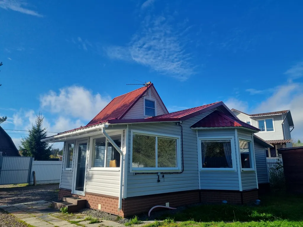 Коттедж Уютный загородный дом с большой гостиной — Стеклянный