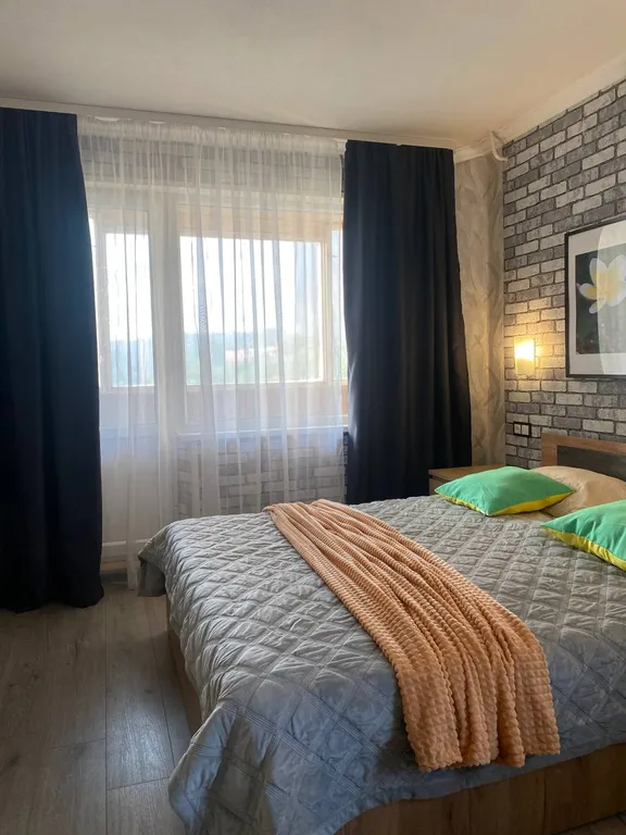 2-комнатная квартира недалеко от центра города и с баконом