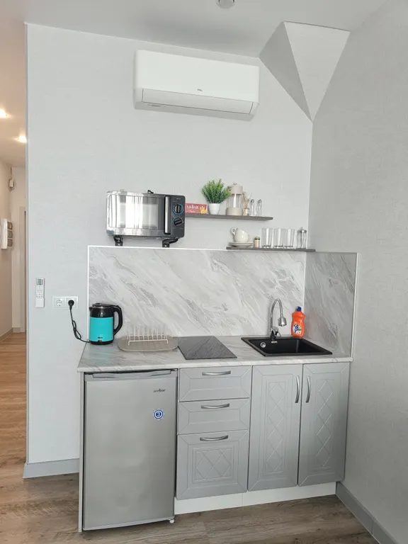 Новая студия в центре с видом на море