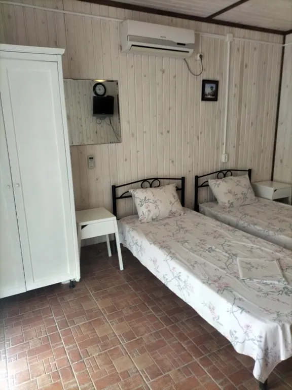 Коттедж Трёхместный дом Домики на Высотной — аренда посуточно в Голубицкая