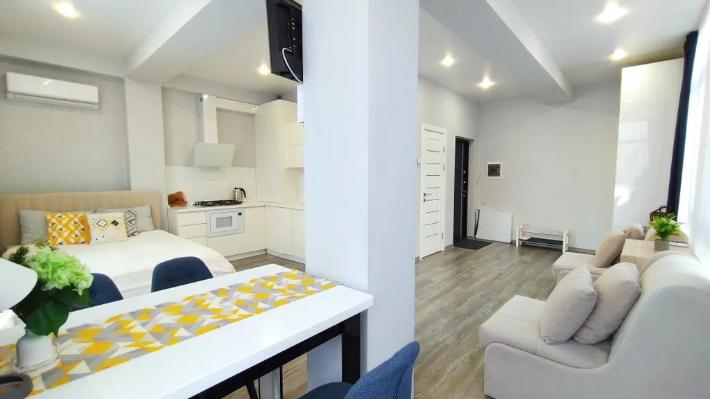 Панорамный апартамент-студия с роскошным видом на горы, в центре