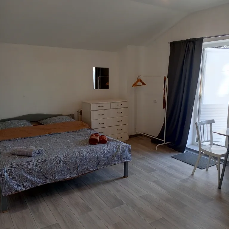 Чистая студия с евро ремонтом и красивым видом на горы