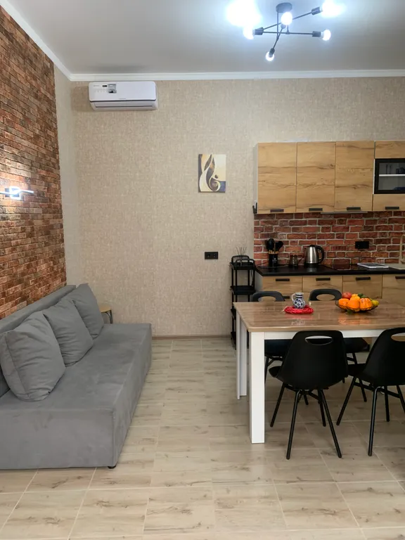 Комфортабельный дом с бассейном с видом на горы