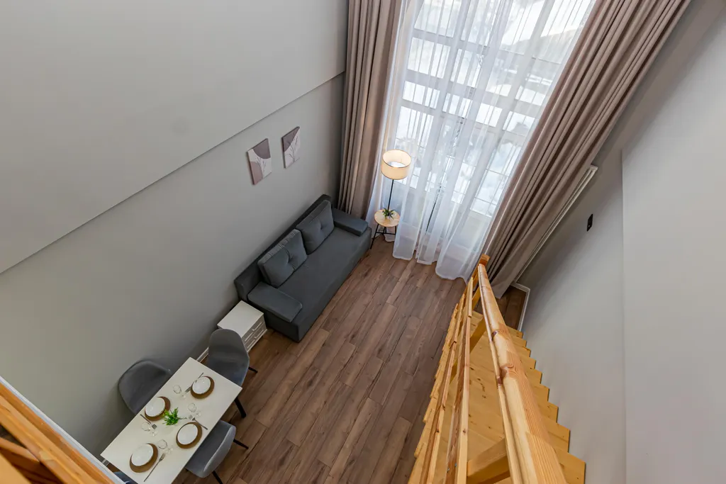 Уютная двухуровневая студия у цирка