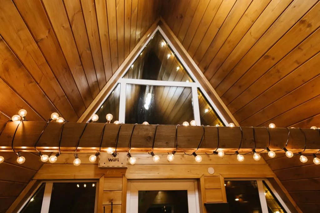 Домик в лесу вблизи от города в стиле A-frame