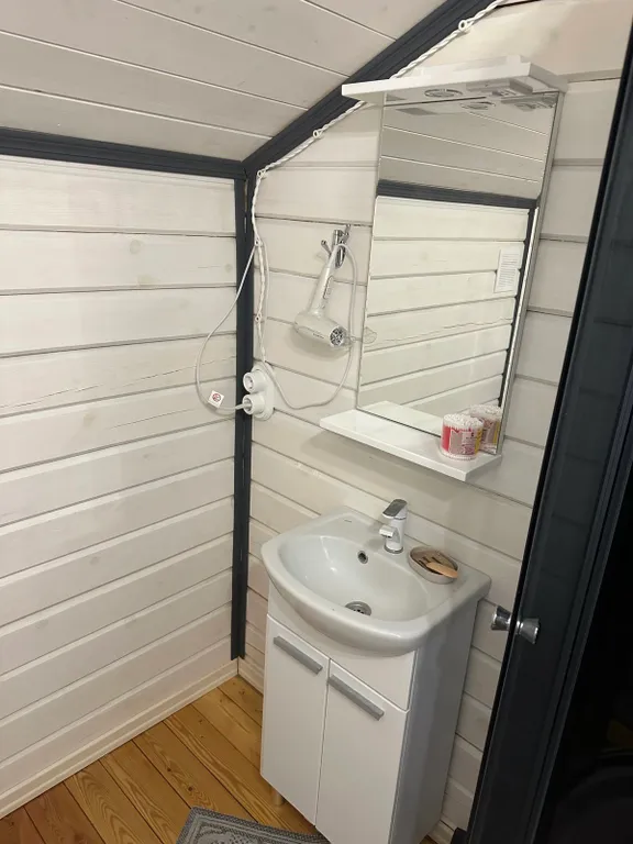 Уютный брусовый дом на берегу