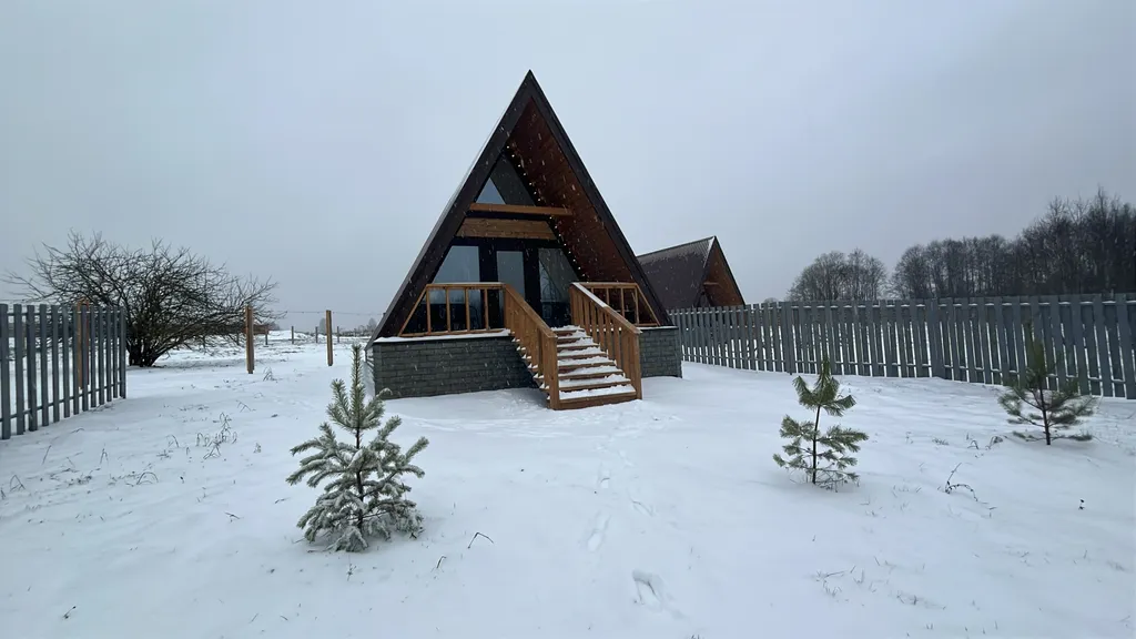 Домик в стиле А-фрейм на озере Волго