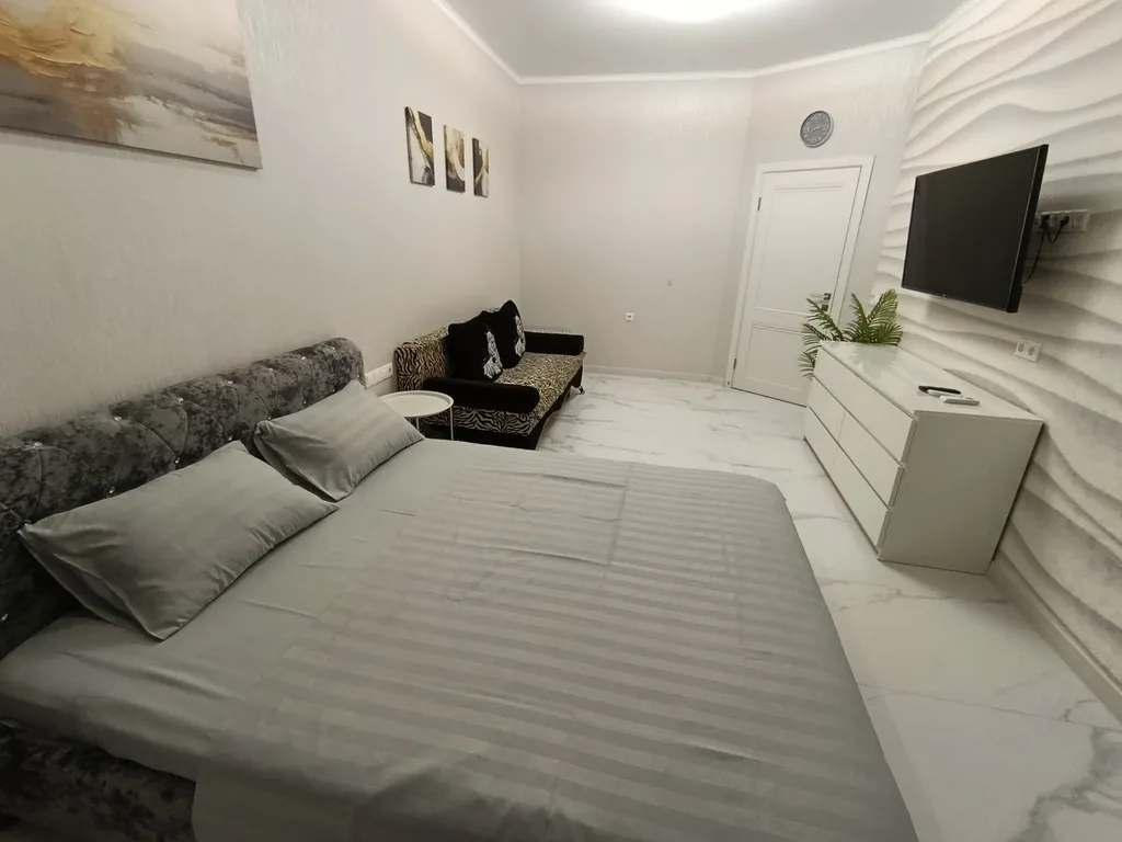 Новая евро-двушка с панорамным видом на море и пляж перед домом