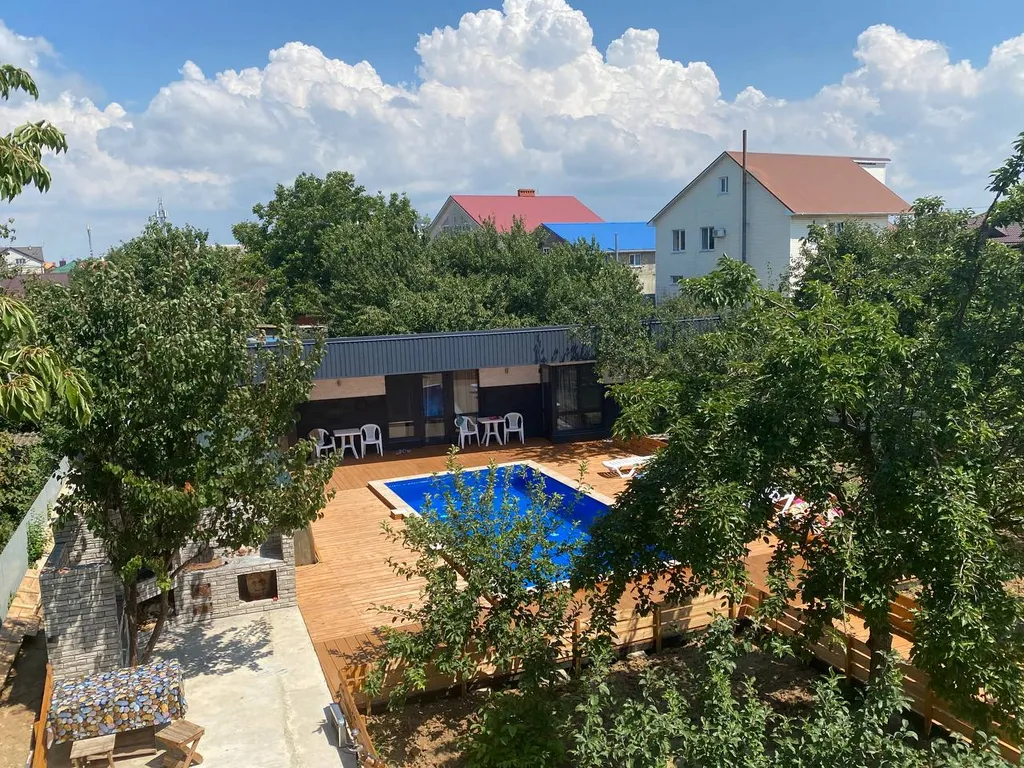 Дом с бассейном