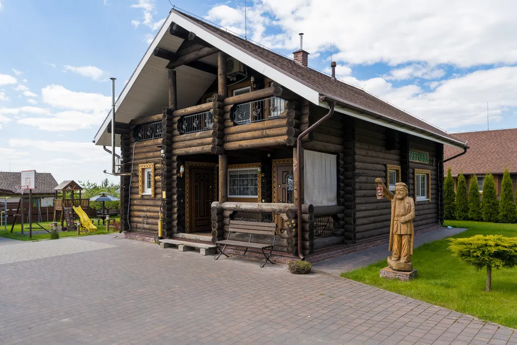 Коттедж Дом с камином и 3 спальнями в Беловежской пуще, завтрак включен — аренда посуточно в Каменюки