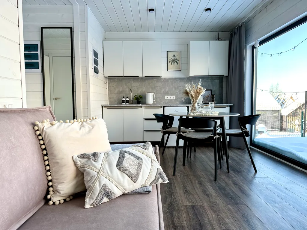 Домик у озера с баней и чаном