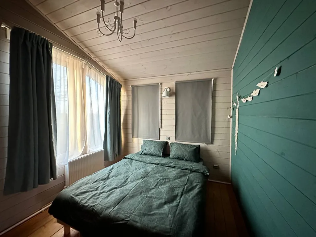 Большой дом с видом на озеро