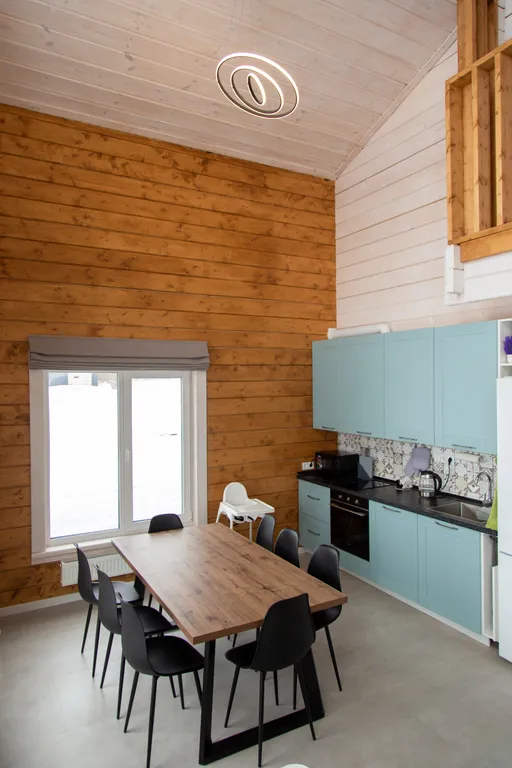 Большой дом с видом на озеро, 3 спальнями, сауной и детской площадкой