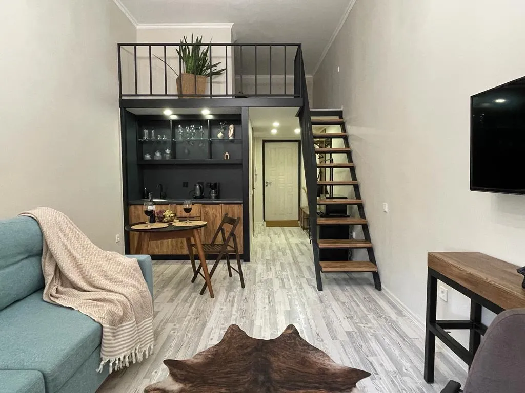 Квартира Студия в стиле Loft в двух уровнях в центре города — Алматы