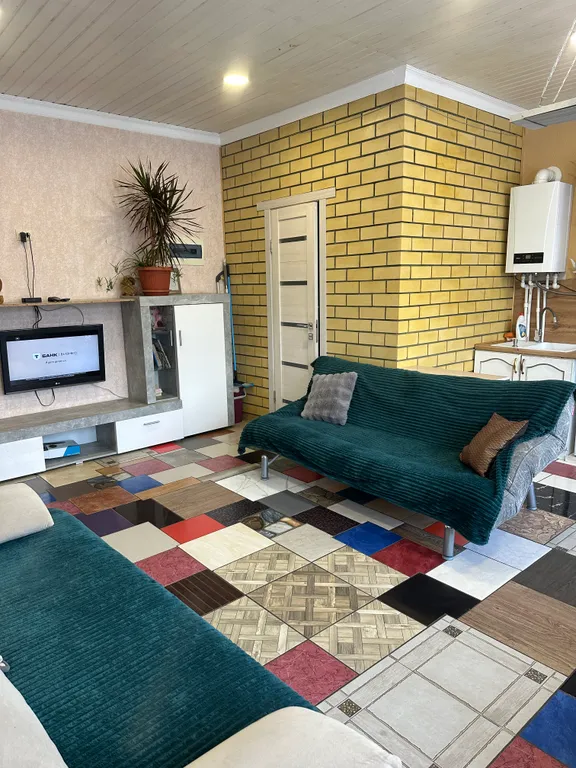 Домик в современном стиле у озера с бани и чаном