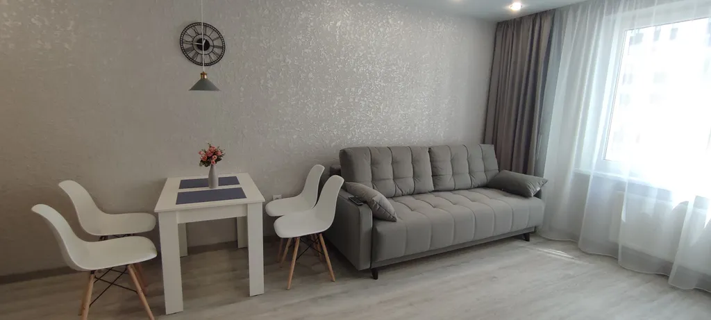 Двухкомнатная квартира комфорт-класса с собственным парком — аренда посуточно в Тобольск