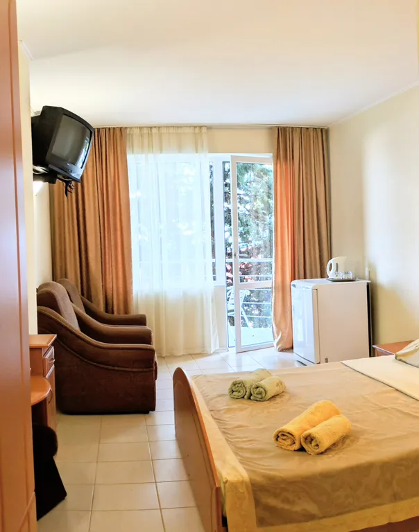 Уютная комната с видом на море