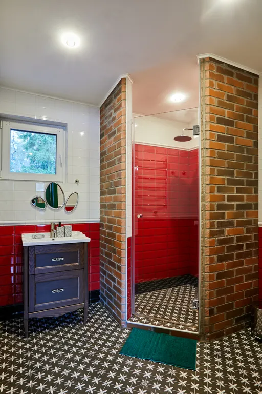 Большой коттедж с 5 спальнями, камином и террасой, Ромашка