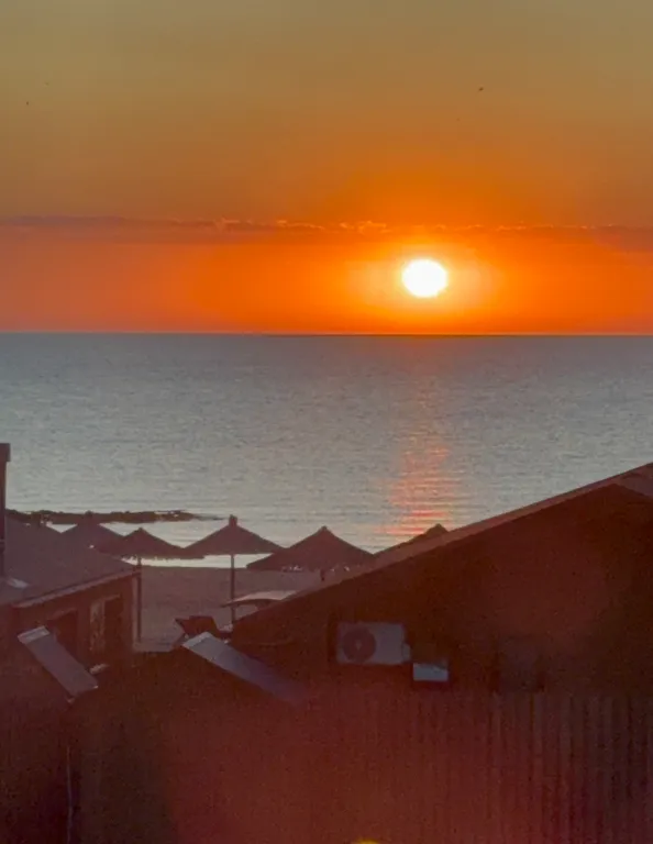 Дом у моря с видом на море