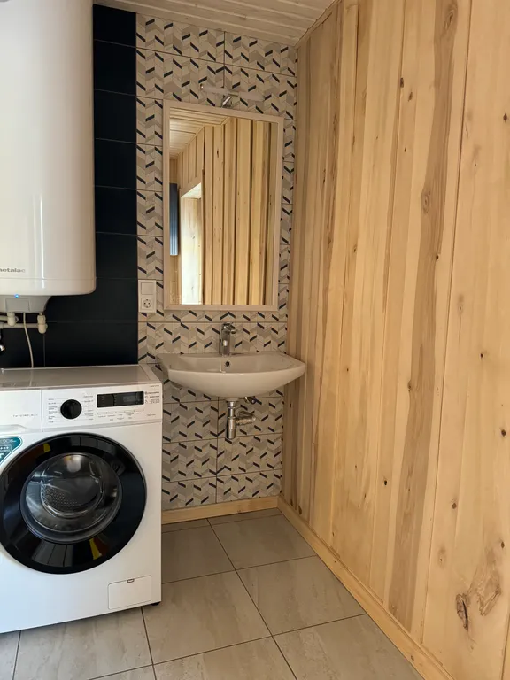 Большой дом у озера