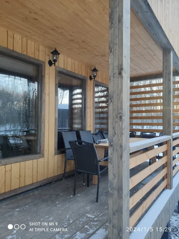 Стильный дом с лесной территорией, недалеко пруд с пляжем