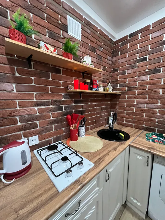 Студия в центре с дизайнерским ремонтом и балконом Город в городе