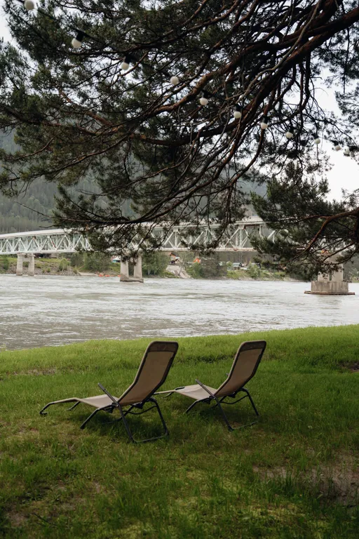 Дом с видовой террасой на берегу Катуни