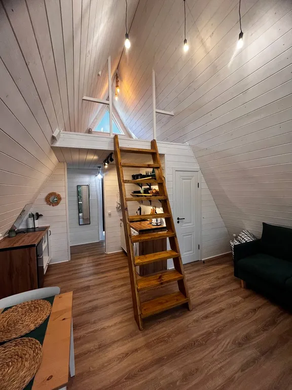 Домик с видом на лес