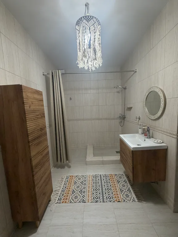 Дом у реки в тихом месте, деревенский стиль, веранда, мангал