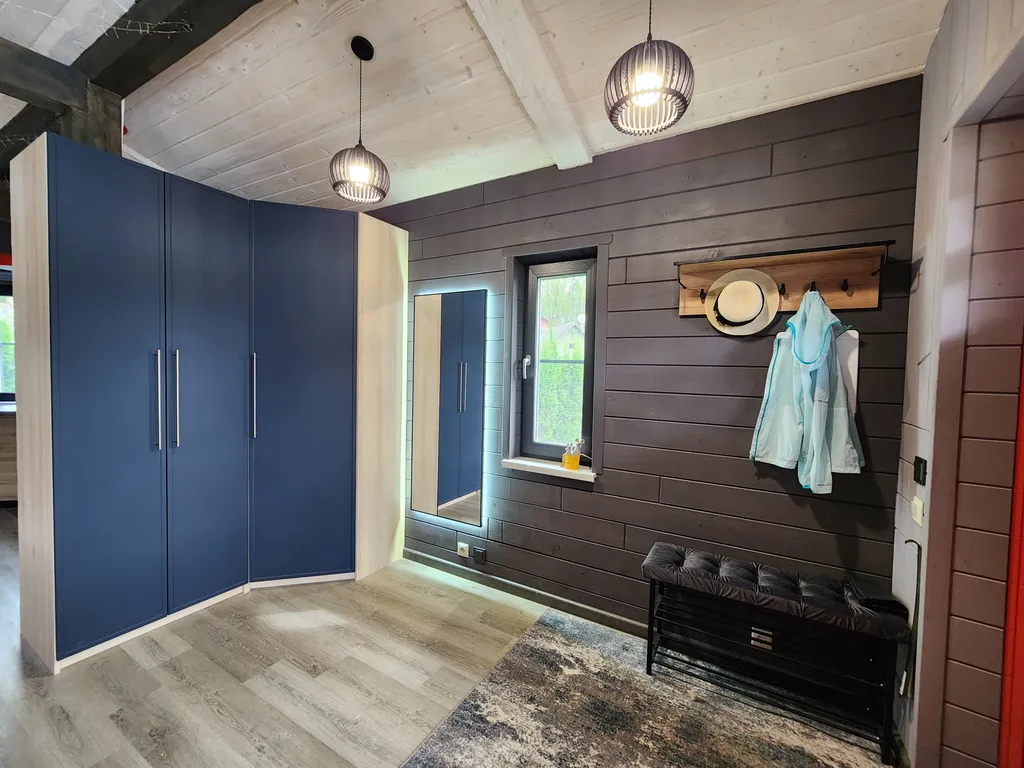 Дом с бассейном, в деревне