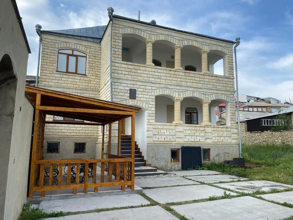 White House khunzakh