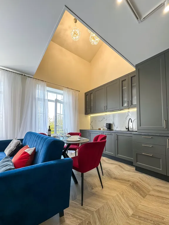 Дизайнерские 2-уровневые апартаменты в 5 минутах от моря